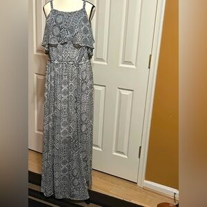 Torrid Women’s Sleeveless Dress w/ fringe and split going up to the knee Sz 2